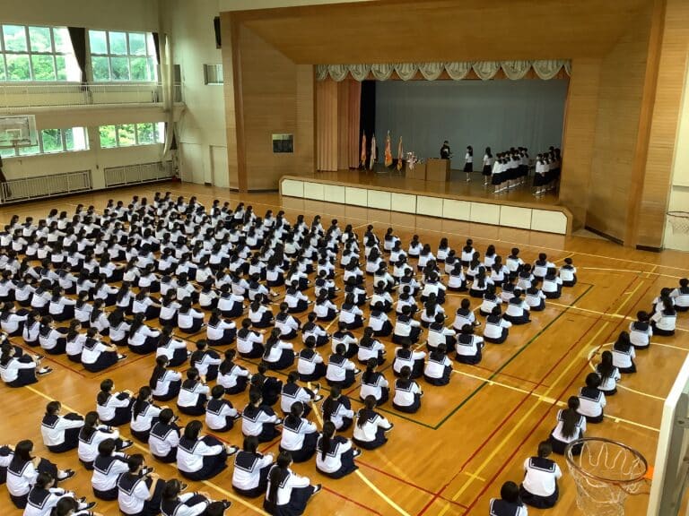 全校集会で賞状伝達を行いました