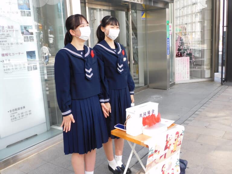 赤い羽根共同募金活動に参加しました