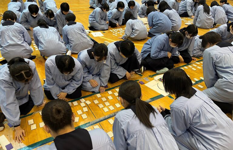 百人一首大会を行いました