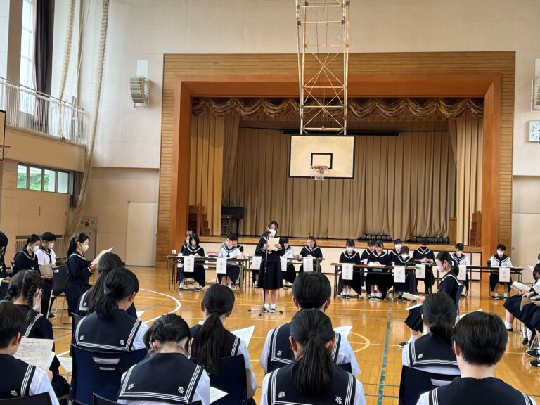 中学校生徒総会を行いました