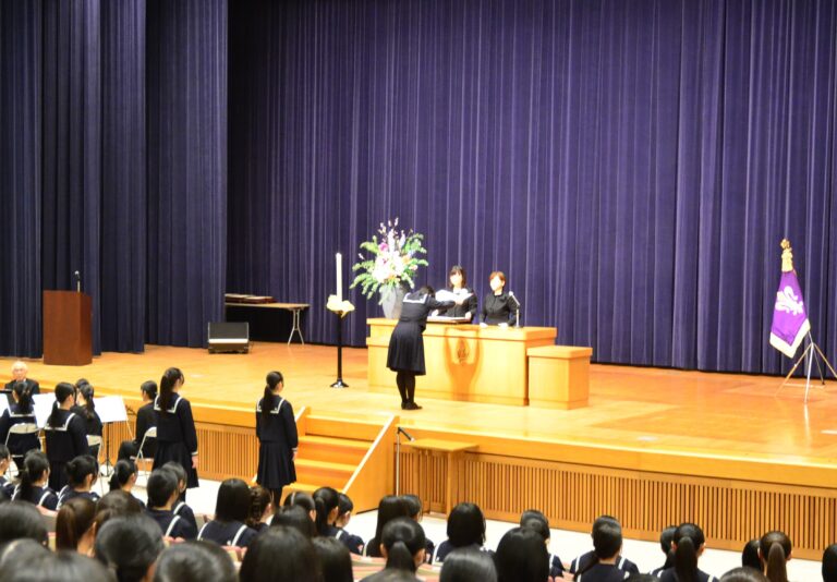 高校の卒業証書授与式を挙行しました
