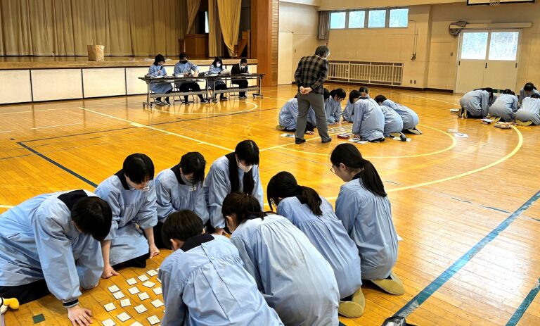 百人一首大会を行いました