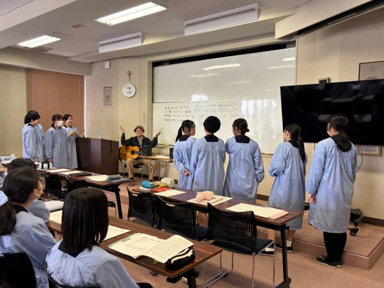 音に合わせてラップ作りに挑戦